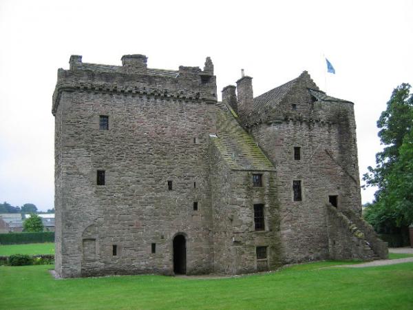 Huntingtower_Castle,_near_Perth.jpg