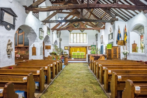 St Oswald's church interior_0.jpg